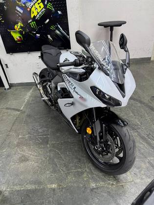 TRIUMPH DAYTONA 660 